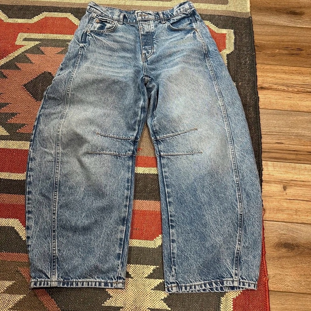 We The Free Relaxed Fit Blue Jeans. Barrel jeans